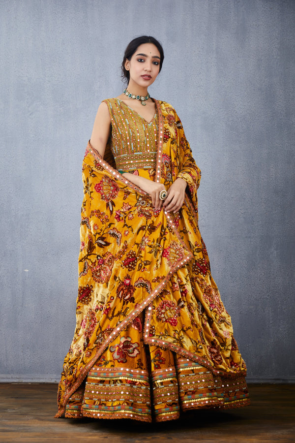 Saree - Buy Latest Designer Indian Sarees Online Collection
