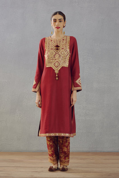 Gulnar Paakizah Kurta Set