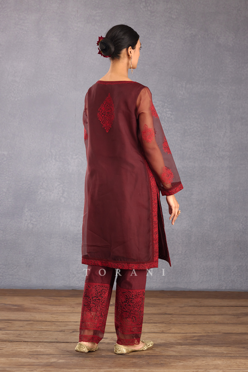 Gulnar Aadrita Kurta Set