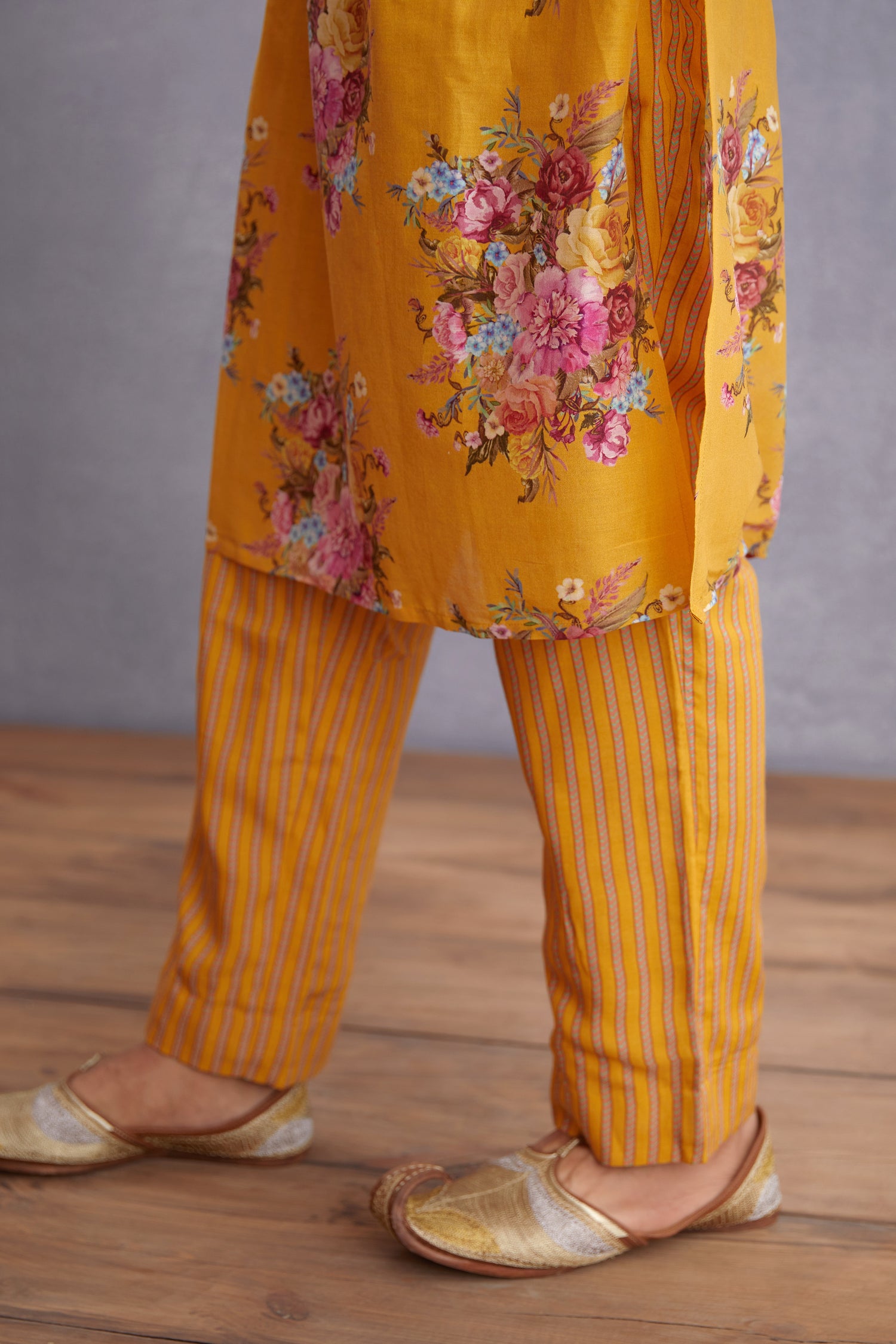 Sunehra Nisarg Kurta Set