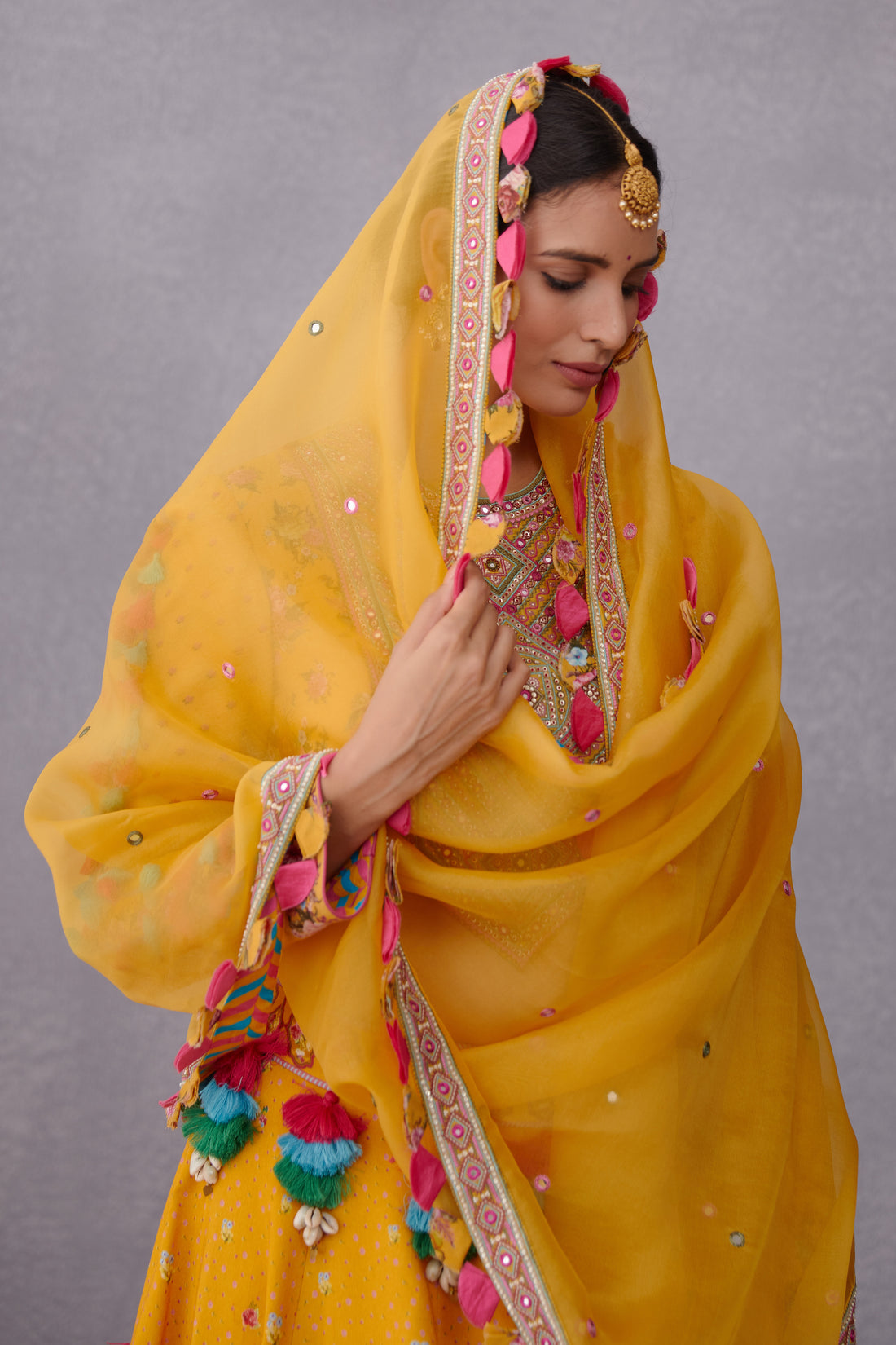 Sunehra Aoruni Odhni