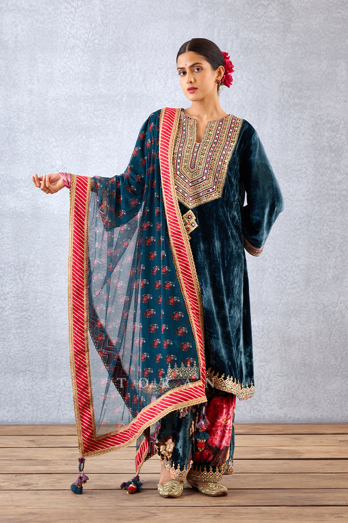 Shabnami Makhmal Paakizah Kurta Set