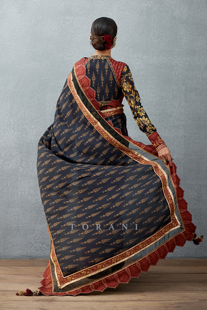 Gulghast Nusrat Saree