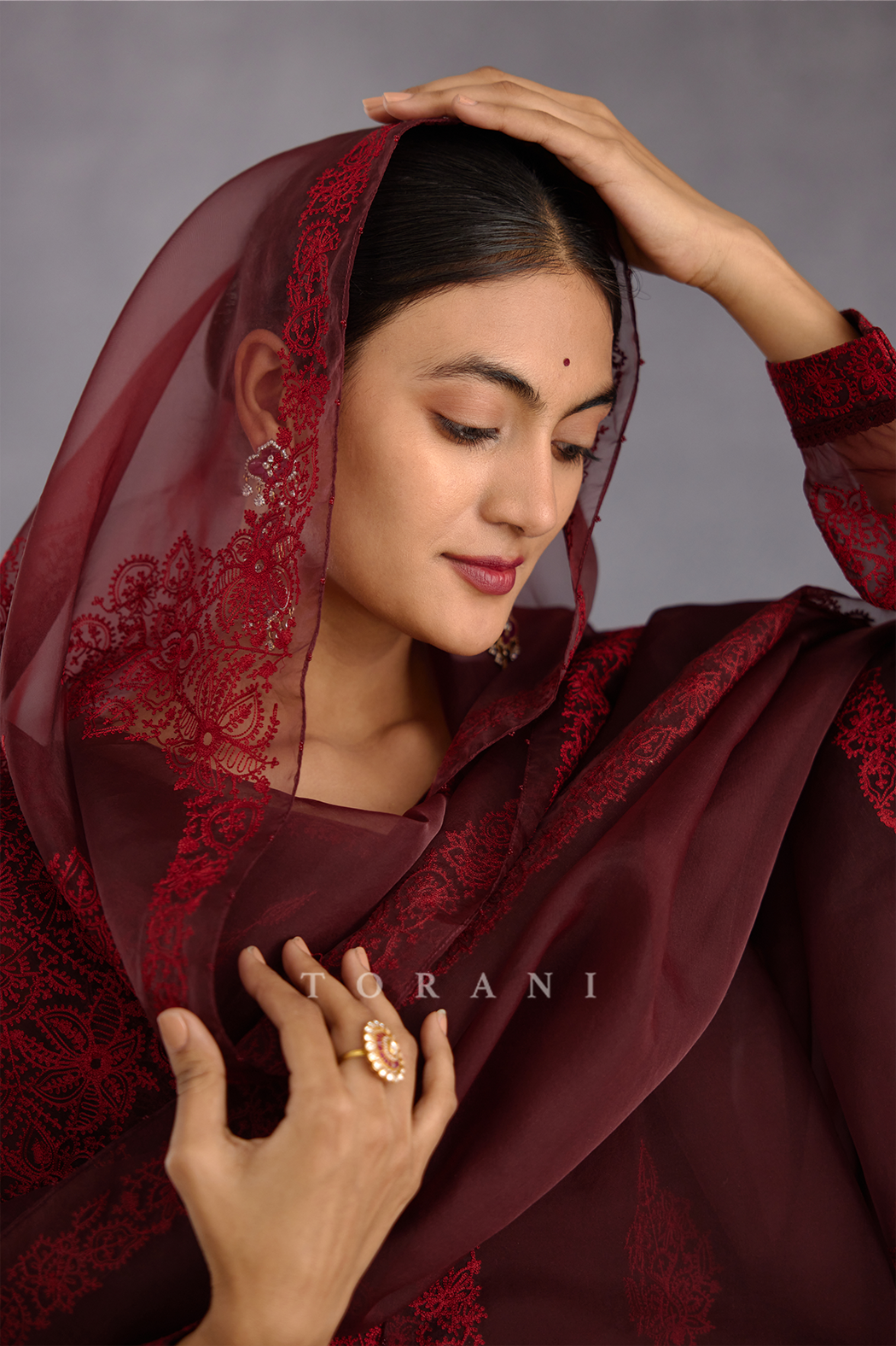 Gulnar Aadrita Odhni