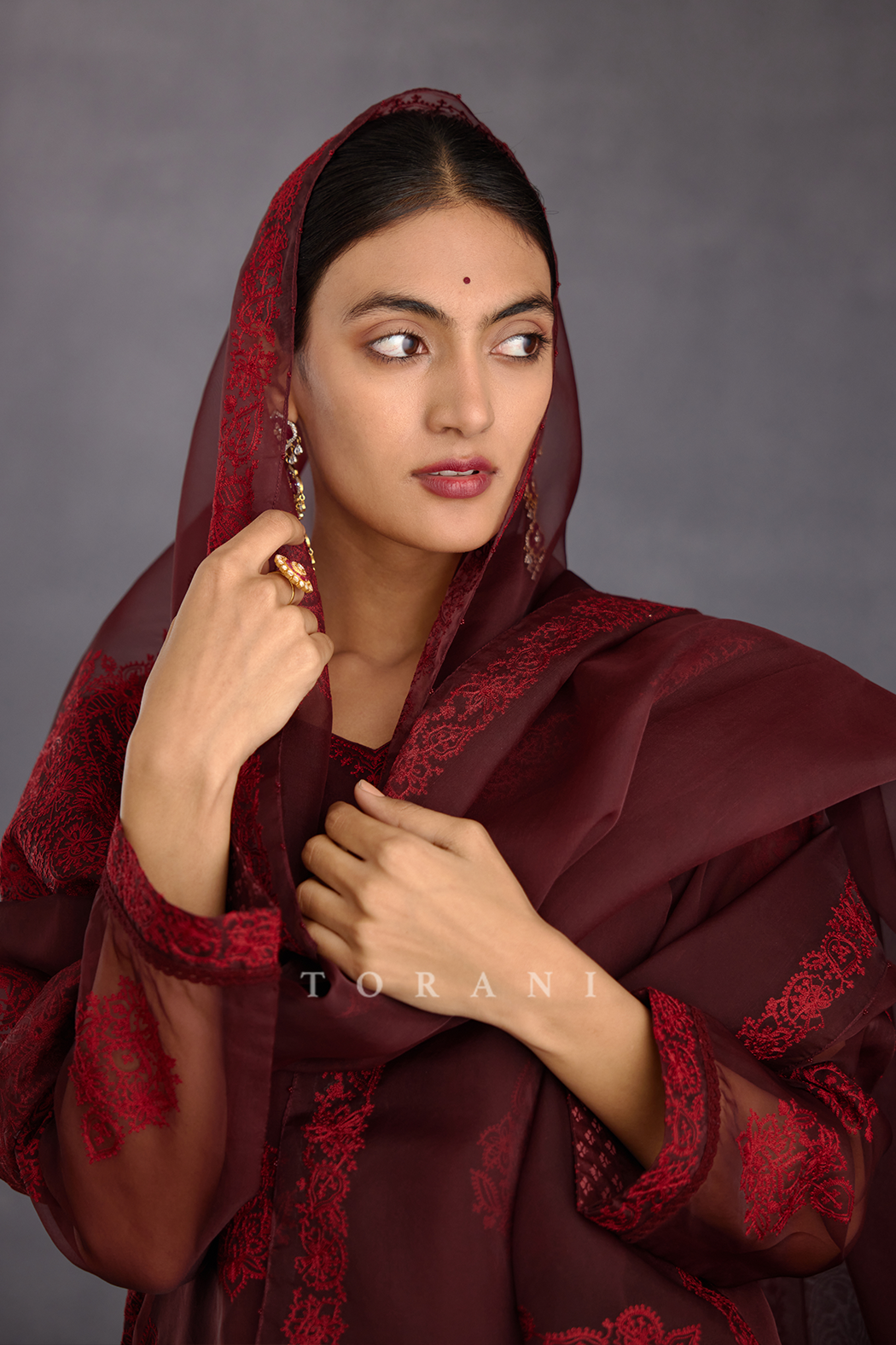 Gulnar Aadrita Odhni