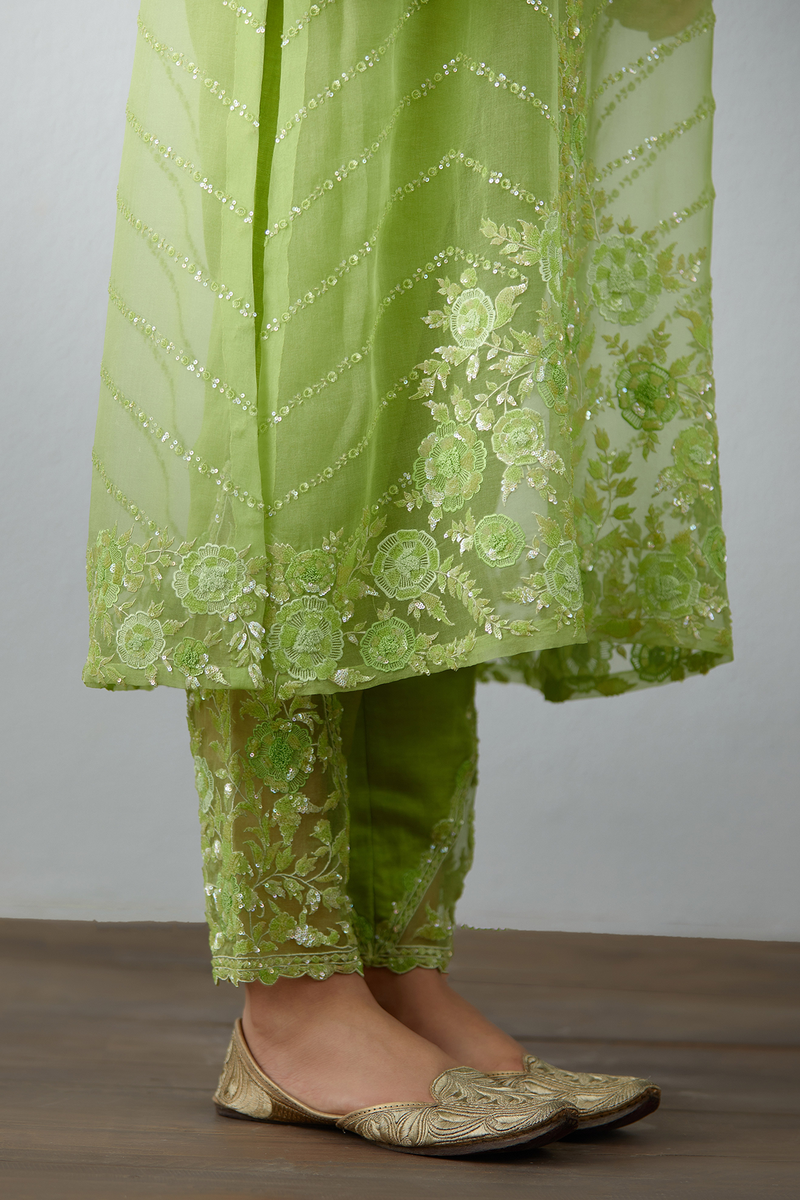 Women's Green kurta & pants with aari embroidery