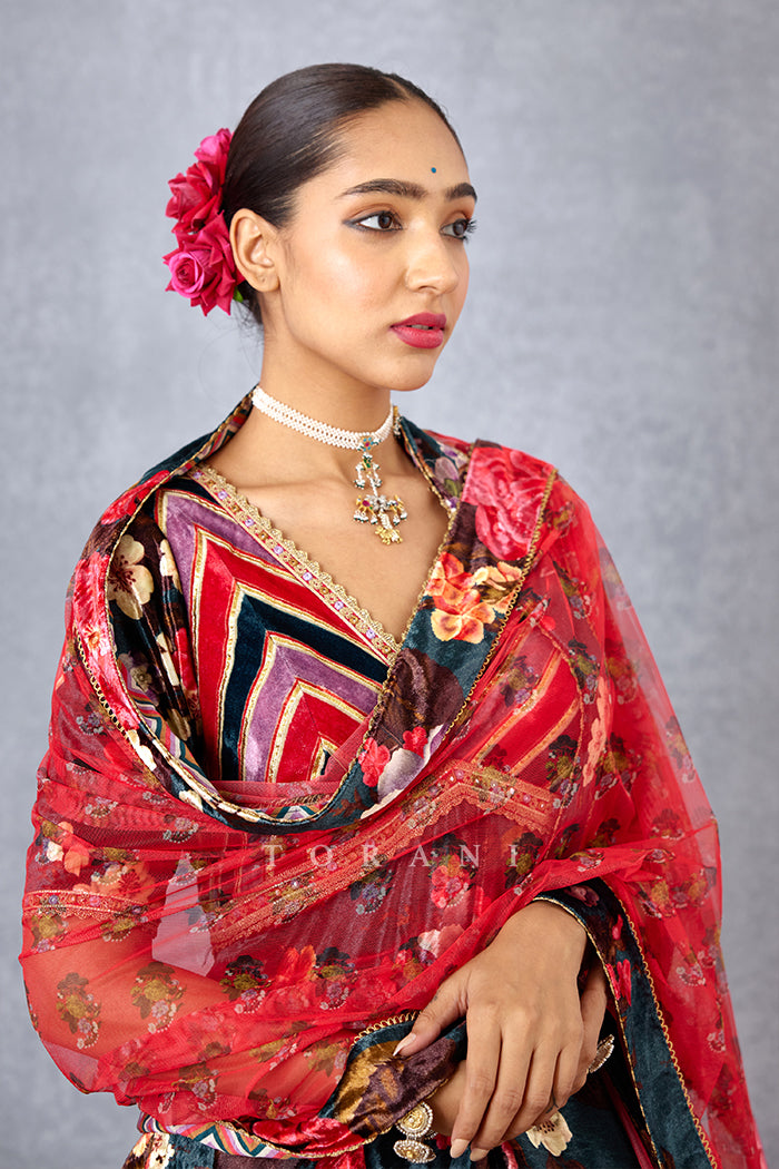 Ruh Gulaabi Hana Odhni