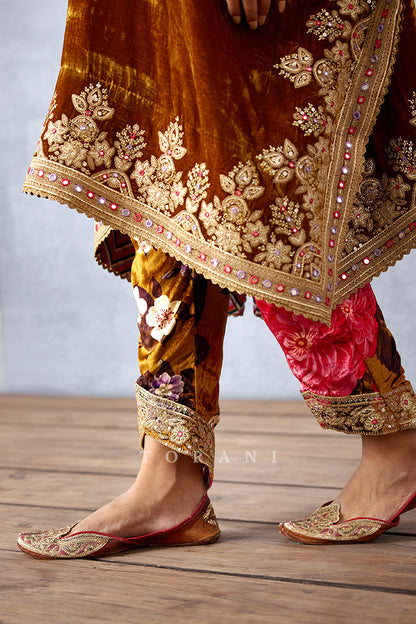 Free Styled Kaftan Having Hand Adda Work