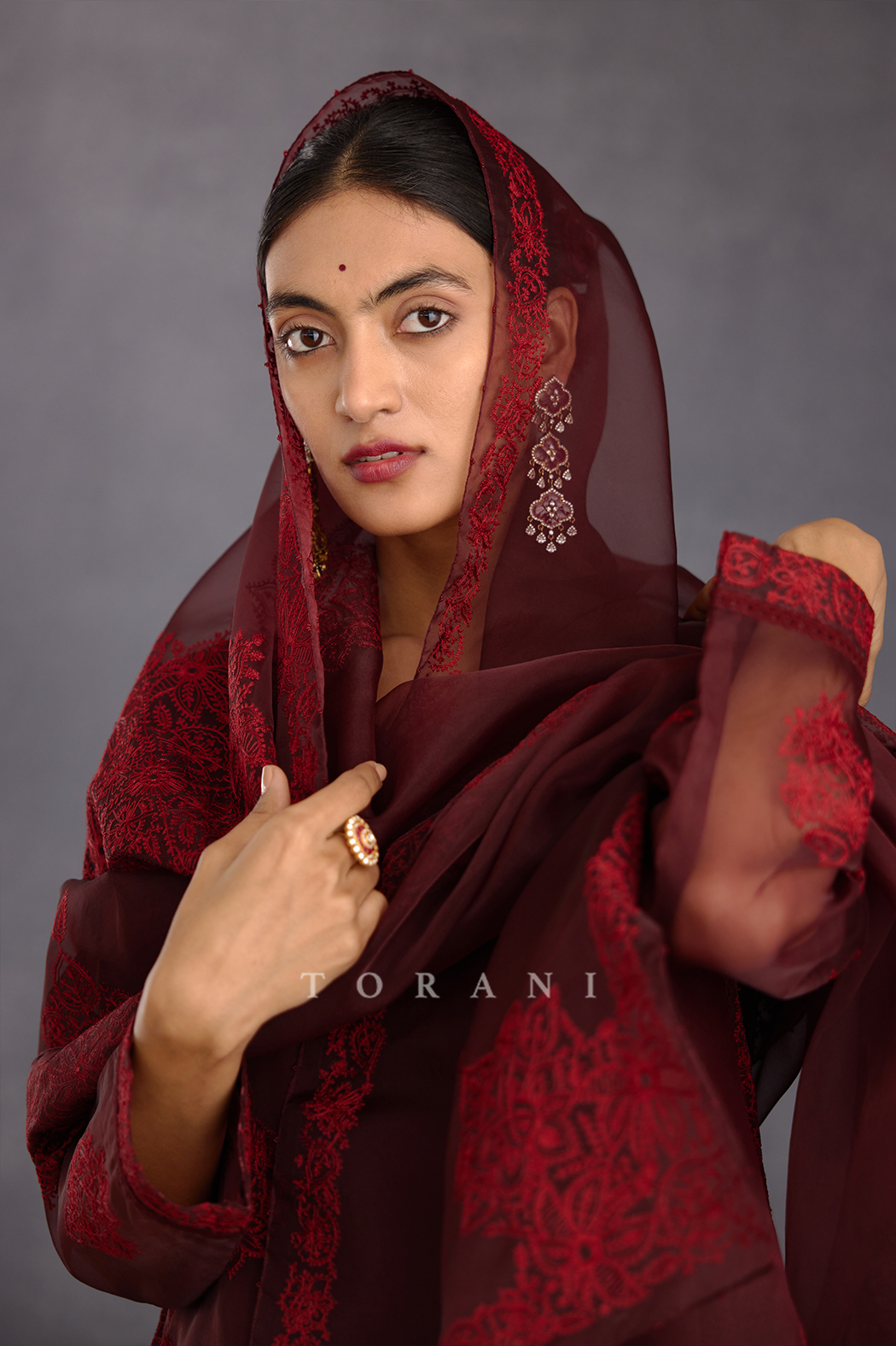 Gulnar Aadrita Odhni