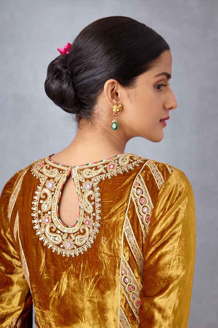 Aftaabi Qurbat Kurta Set in Silk Velvet