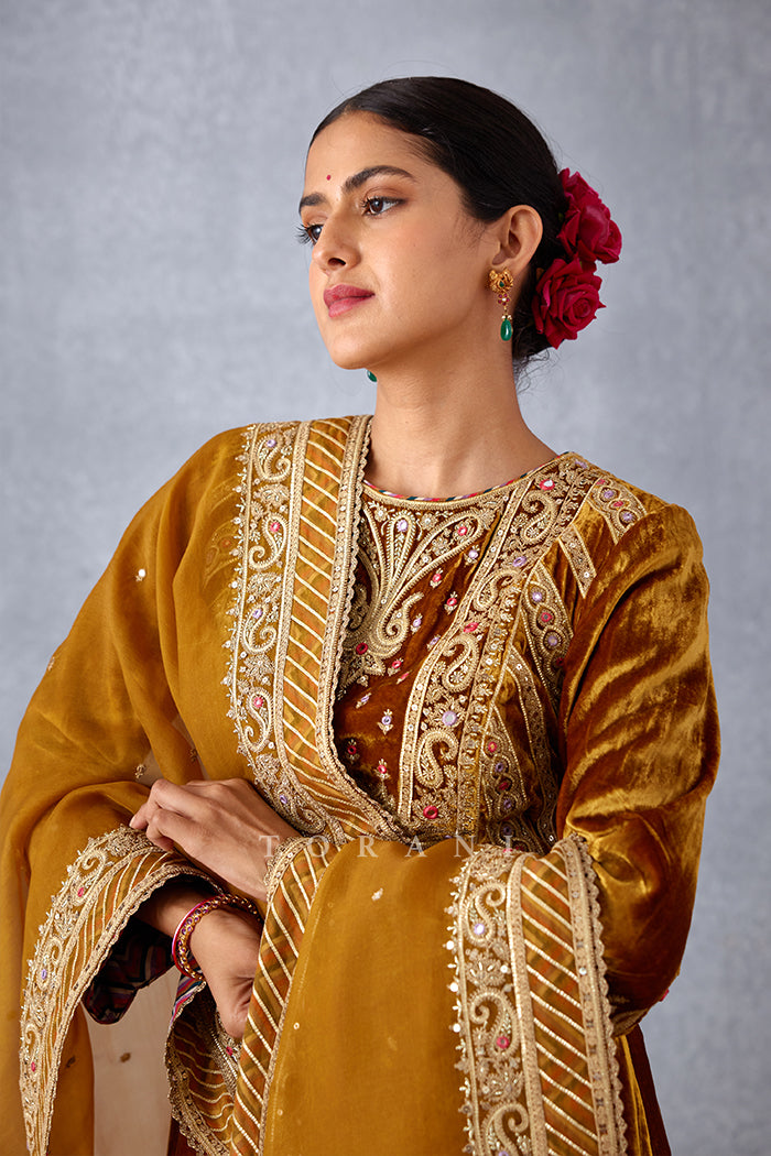 Aftaabi Qurbat Odhni