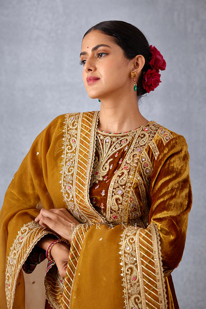 Aftaabi Qurbat Odhni