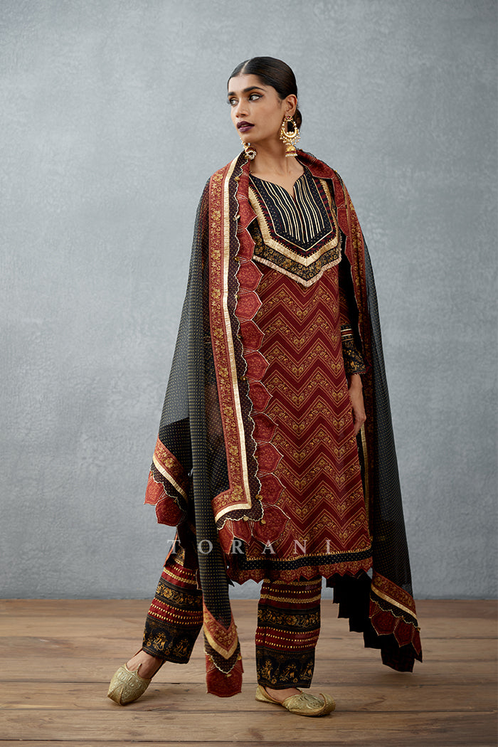 Gulnar Tahmina Kurta Set