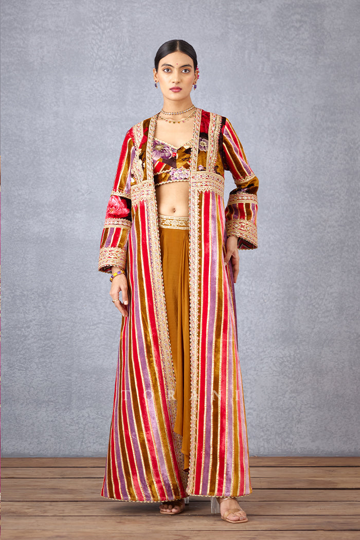 Dikshita Rishabh Arora in our Aftaabi Adilah Cape Set