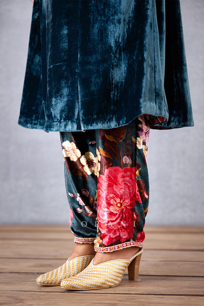 Shabnami Makhmal Qurbat Kurta Set WITH PANTS