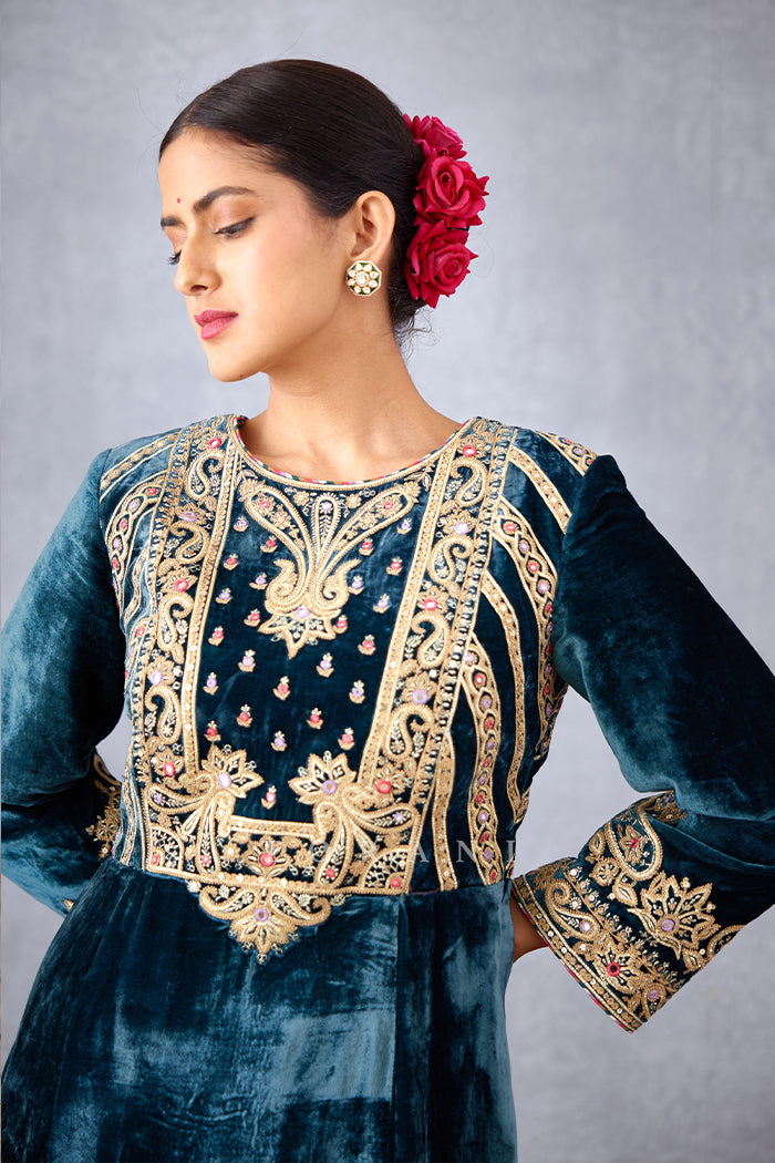 Shabnami Makhmal Qurbat Kurta &amp; pants in Silk velvet