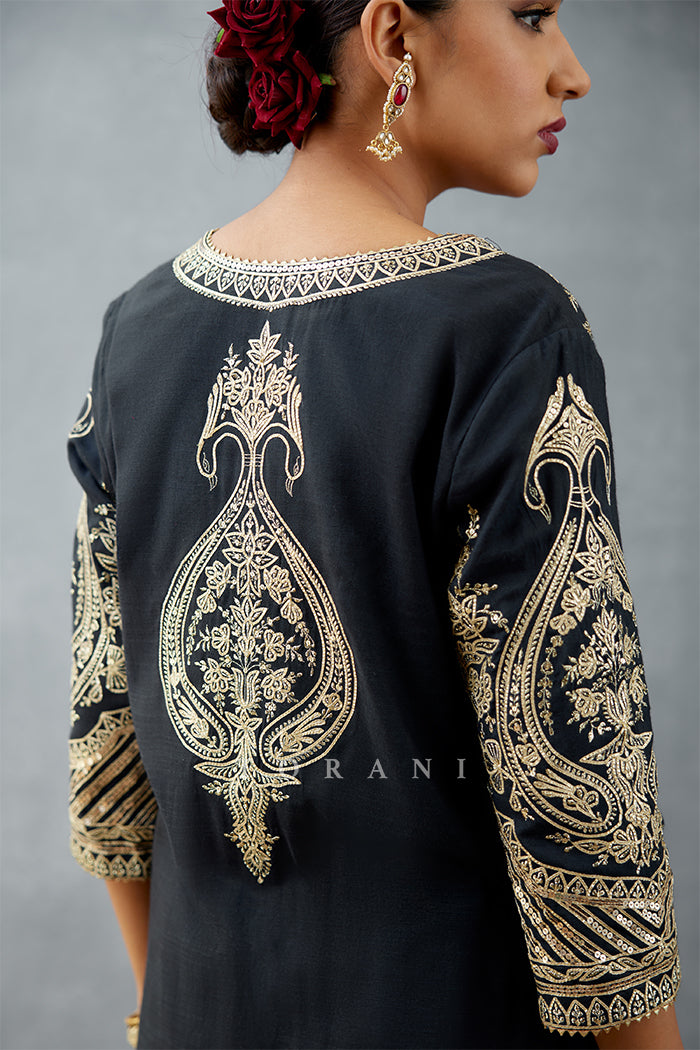 Gulghast Zarin Kurta Set