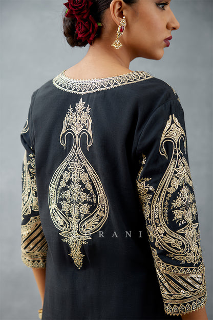 Gulghast Zarin Kurta Set