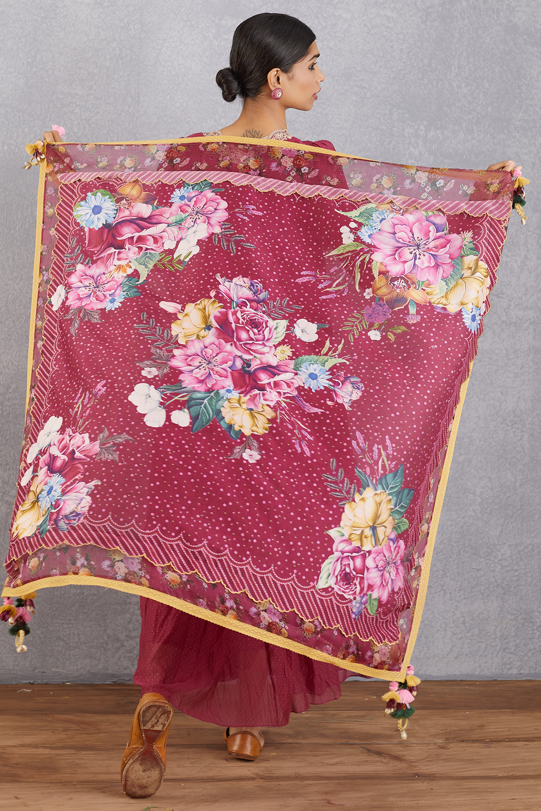 Manika Chokor Guncha Scarf