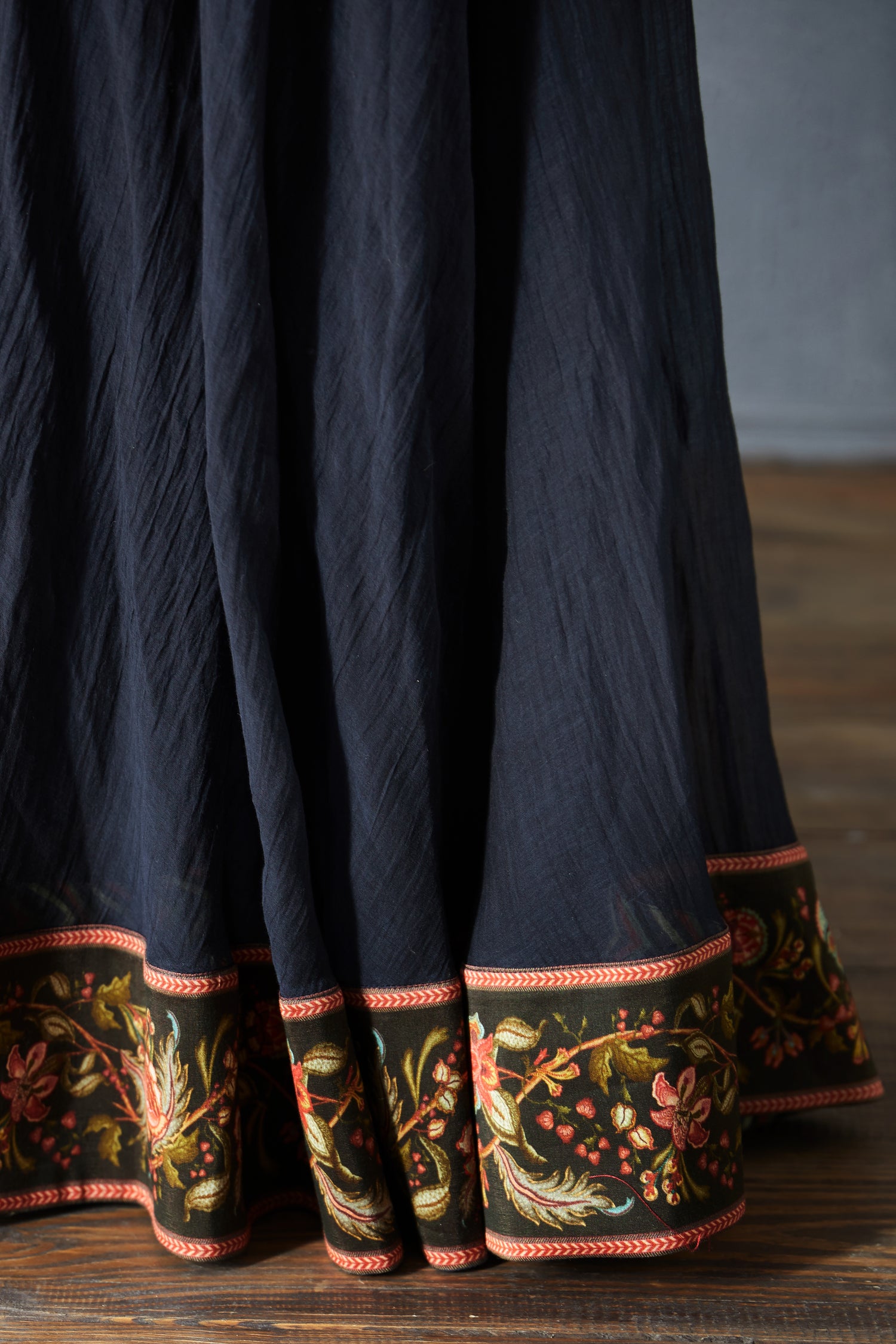 Nisha Chakor Boota Jacket Set