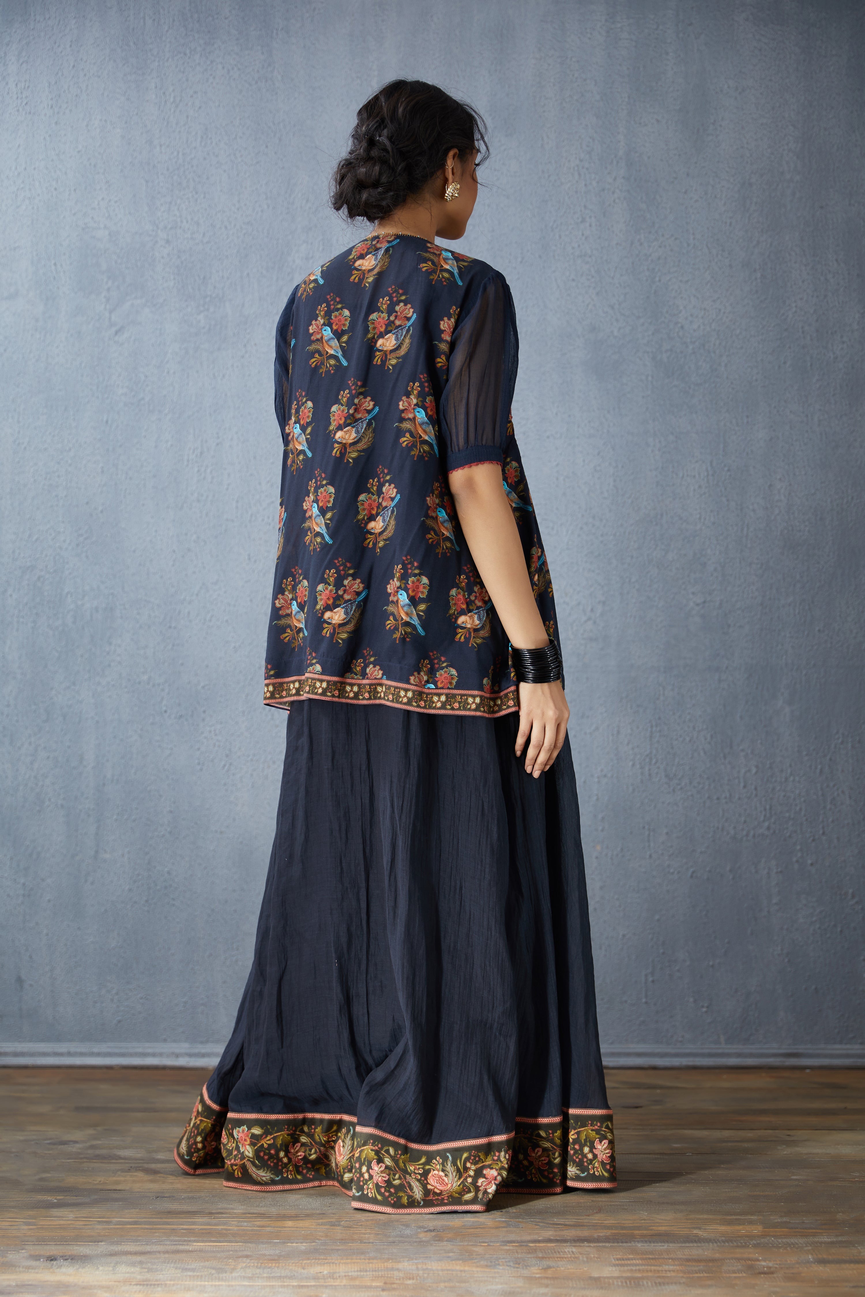 Nisha Chakor Boota Jacket Set