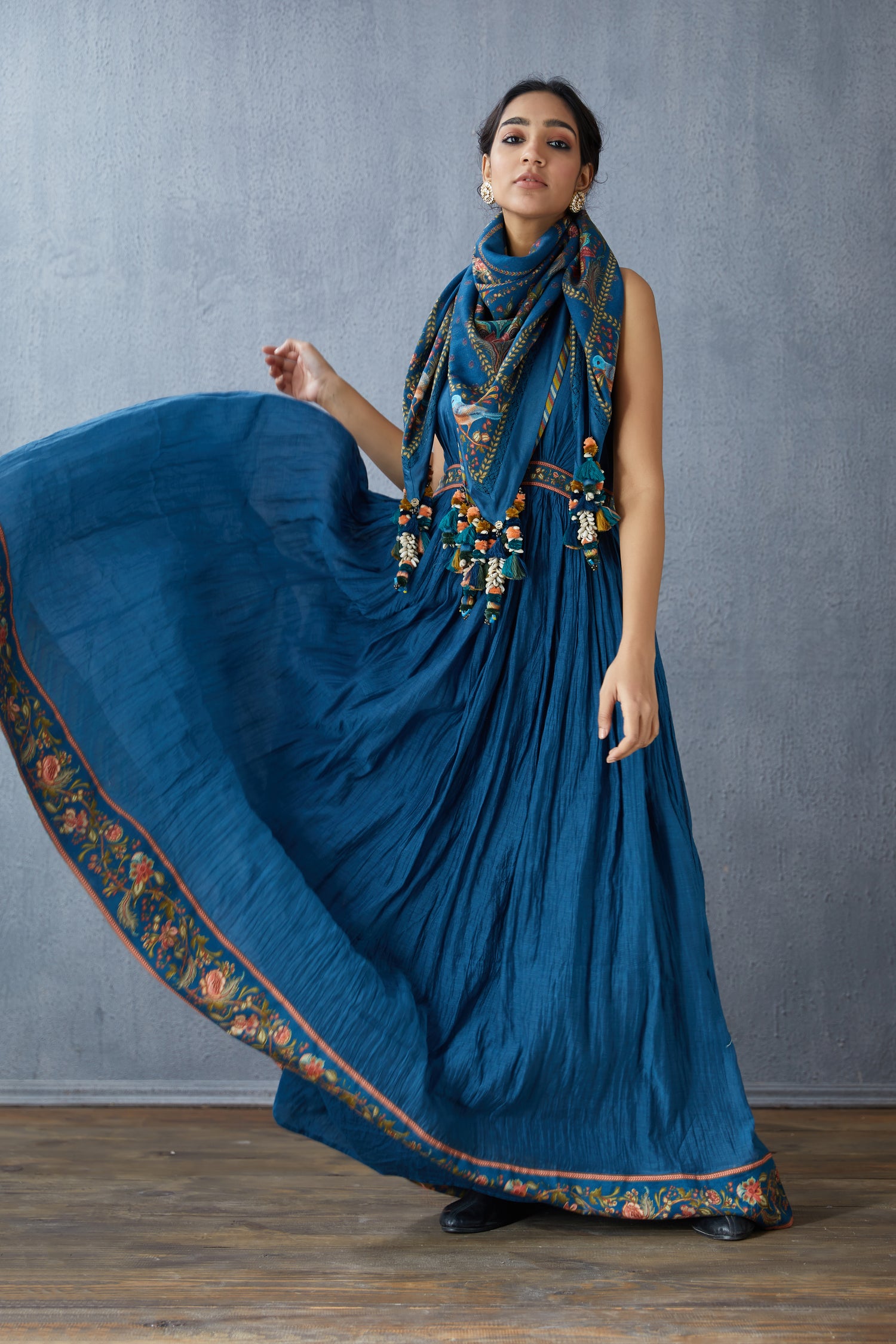 Neelam Chokor Boota Scarf