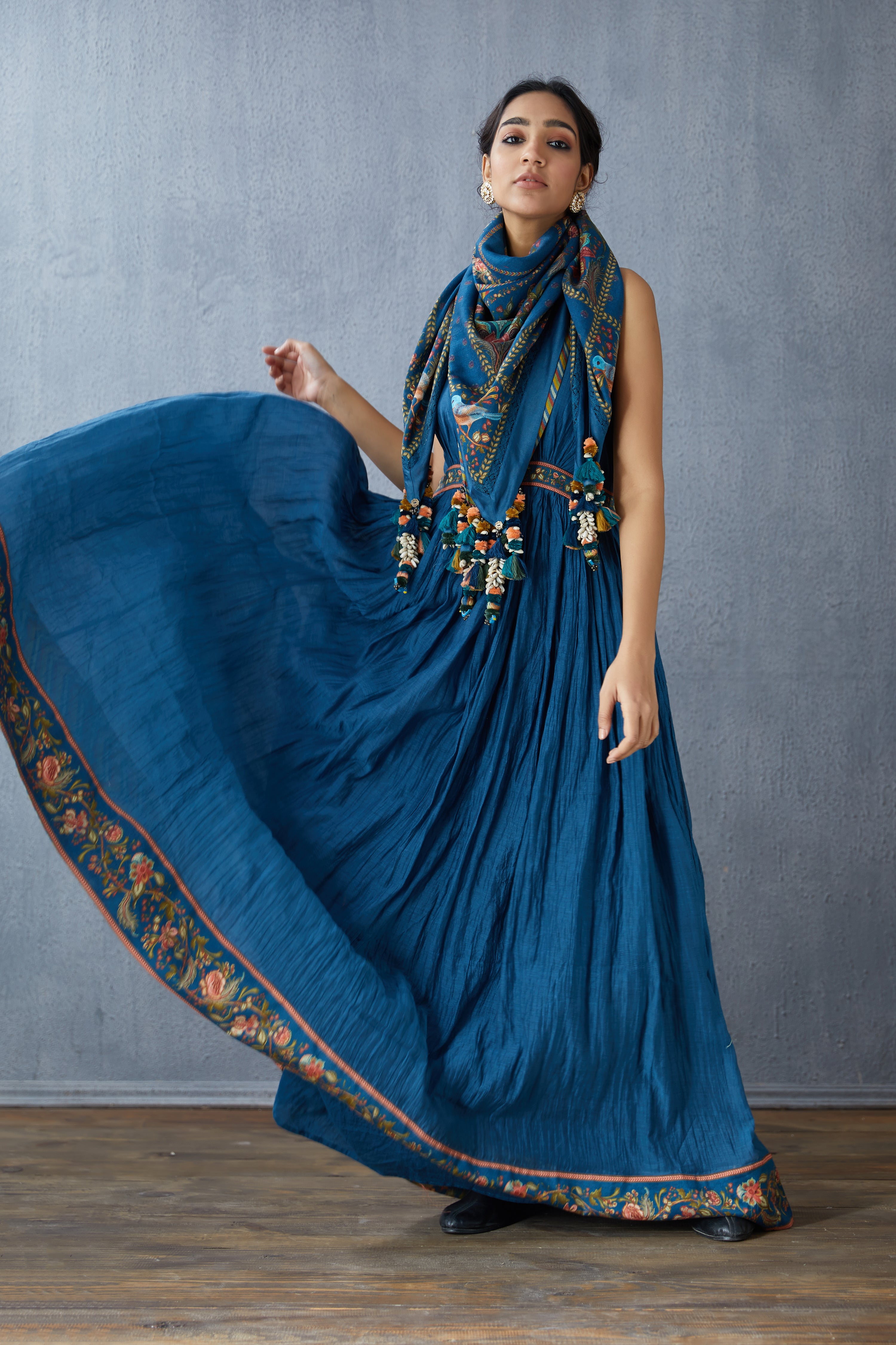 Neelam Chokor Boota Scarf