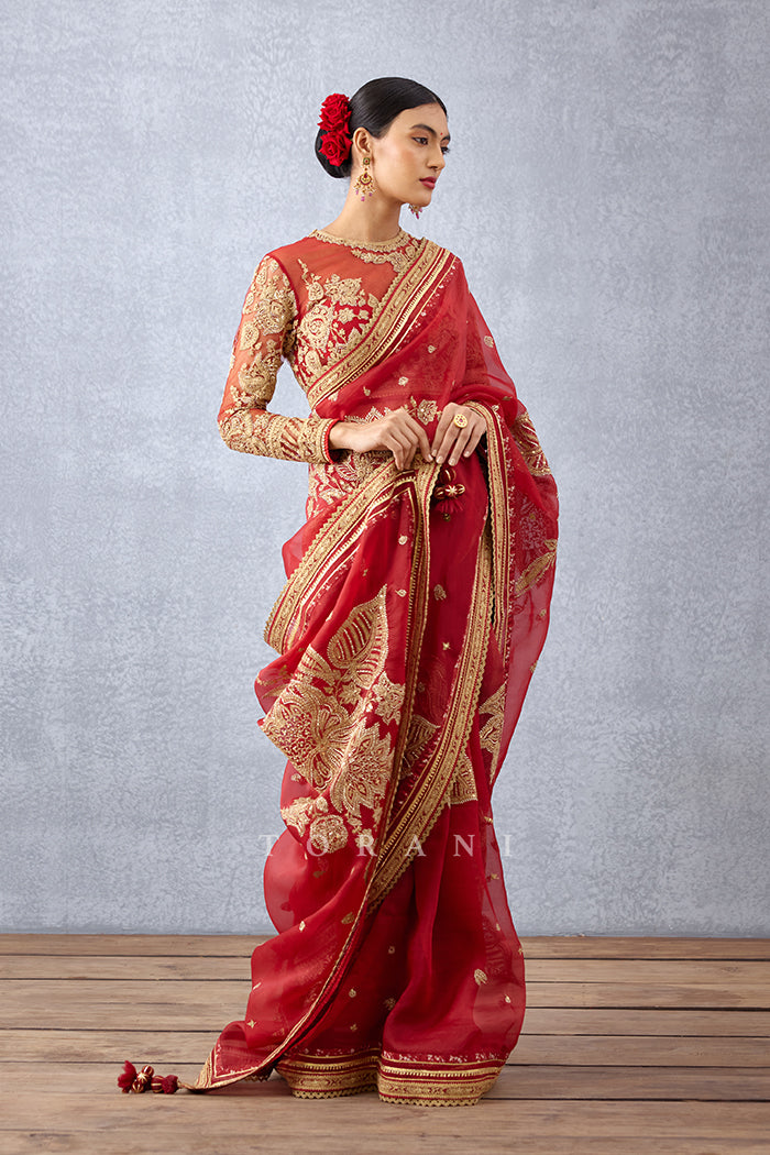 Bollywood Actress Saree Collections: Bollywood Actress Deepika Padukone  Aarakshan Promo White Net Saree