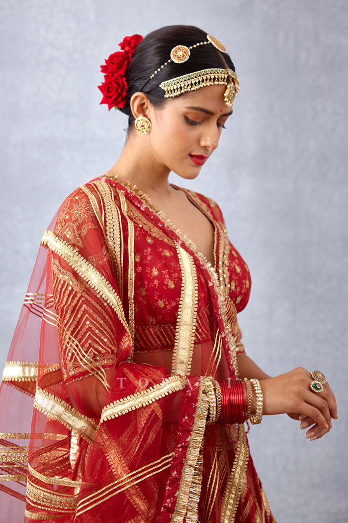 Sindoori Arunima Odhni