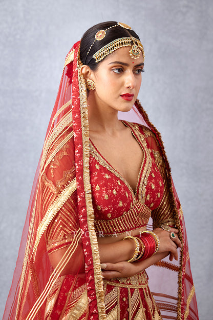 Sindoori Arunima Odhni