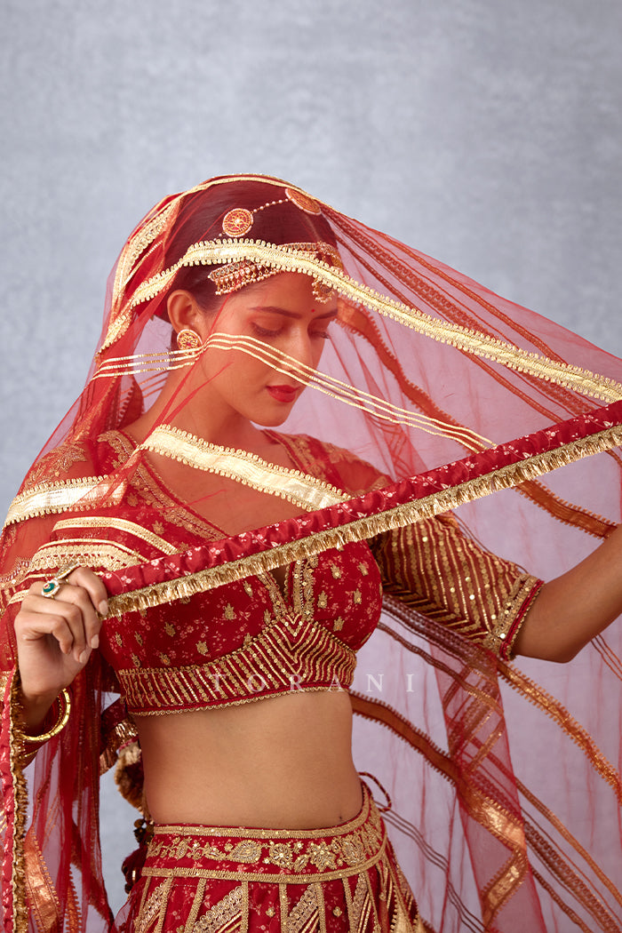 Sindoori Arunima Odhni