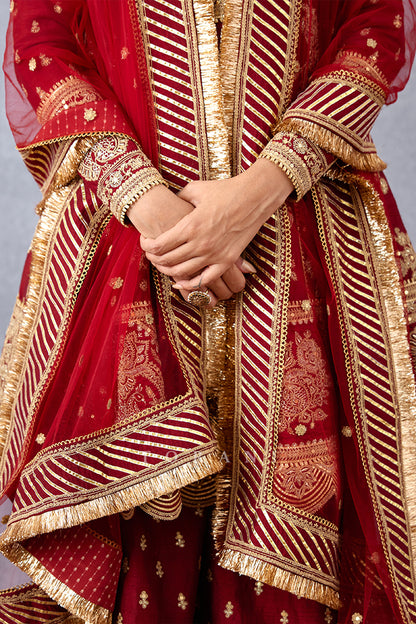 Sindoori Meera Odhni