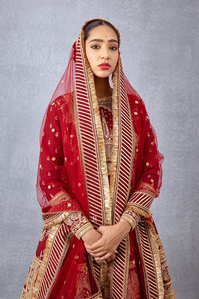 Sindoori Meera Odhni