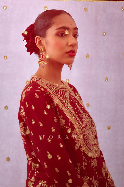 Sindoori Meera Odhni