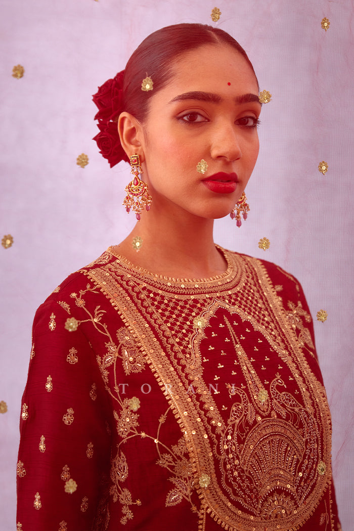 Sindoori Meera Odhni