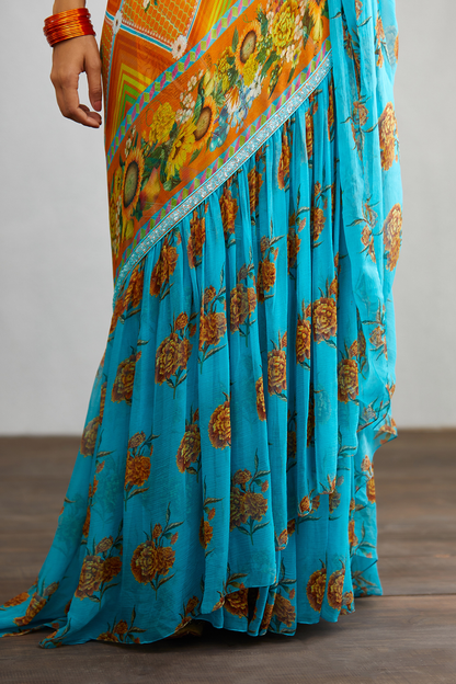Tanushka in our Firoza Ikjot Saree Set