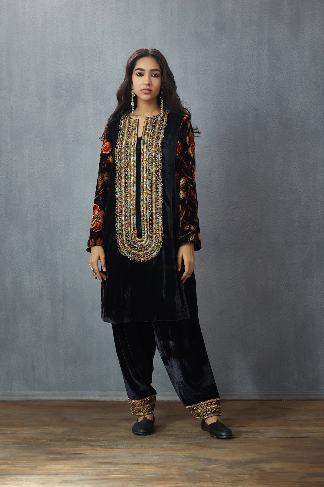 Siyah Makhmal Firdouz Kurta Set
