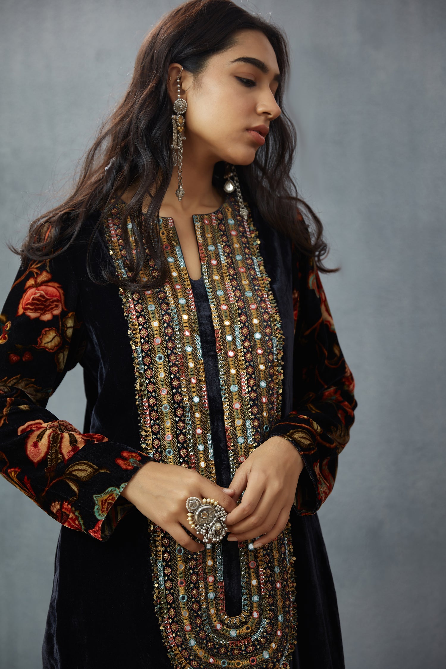 Siyah Makhmal Firdouz Kurta Set