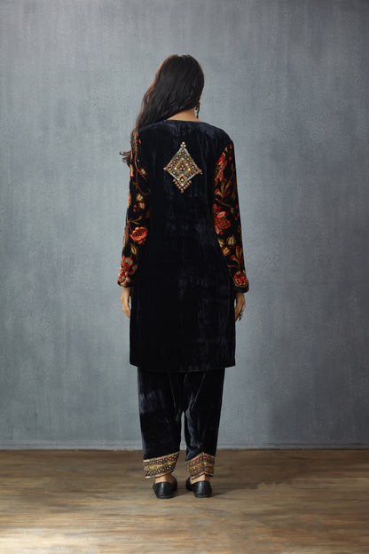 Siyah Makhmal Firdouz Kurta Set