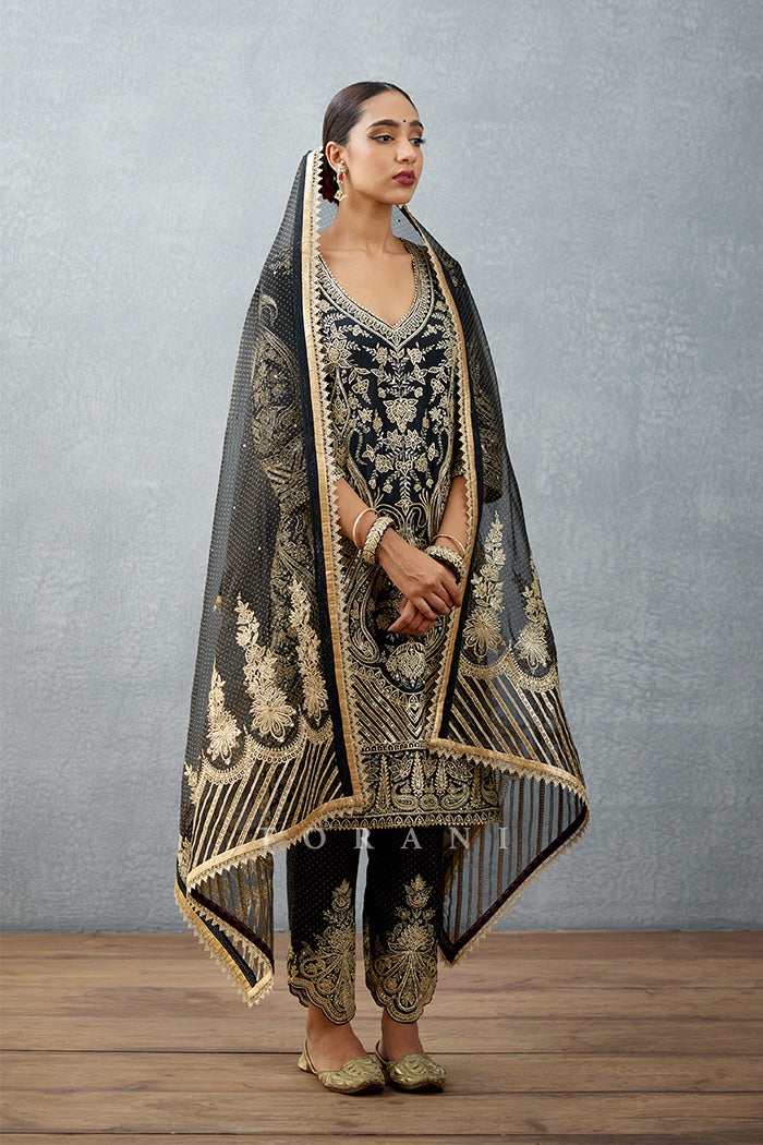 Gulghast Zarin Kurta Set