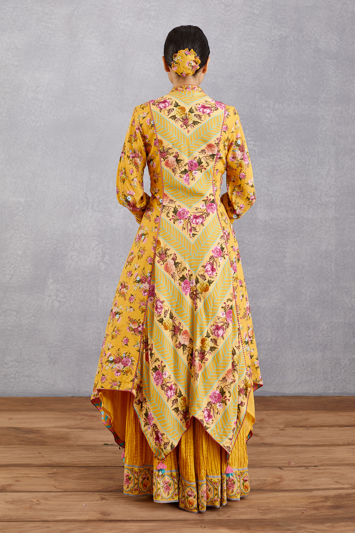 Sunehra Aasira Paro Jacket Set