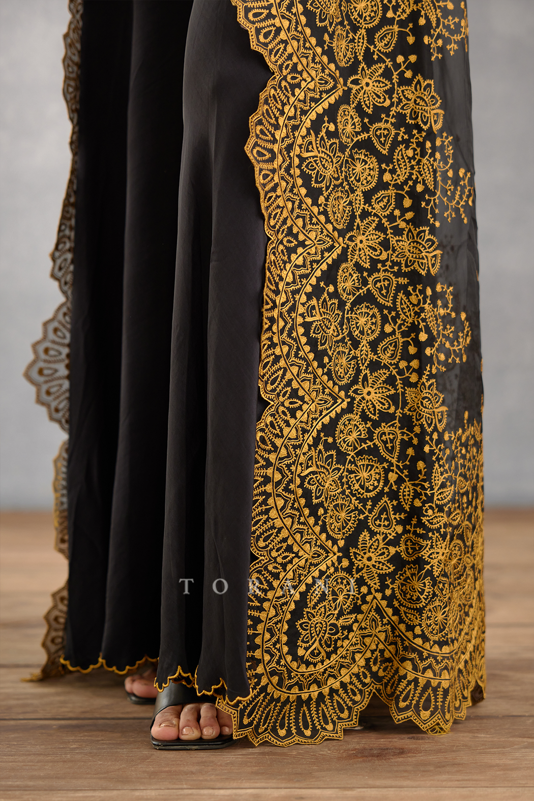 Gulghast Meher Cape