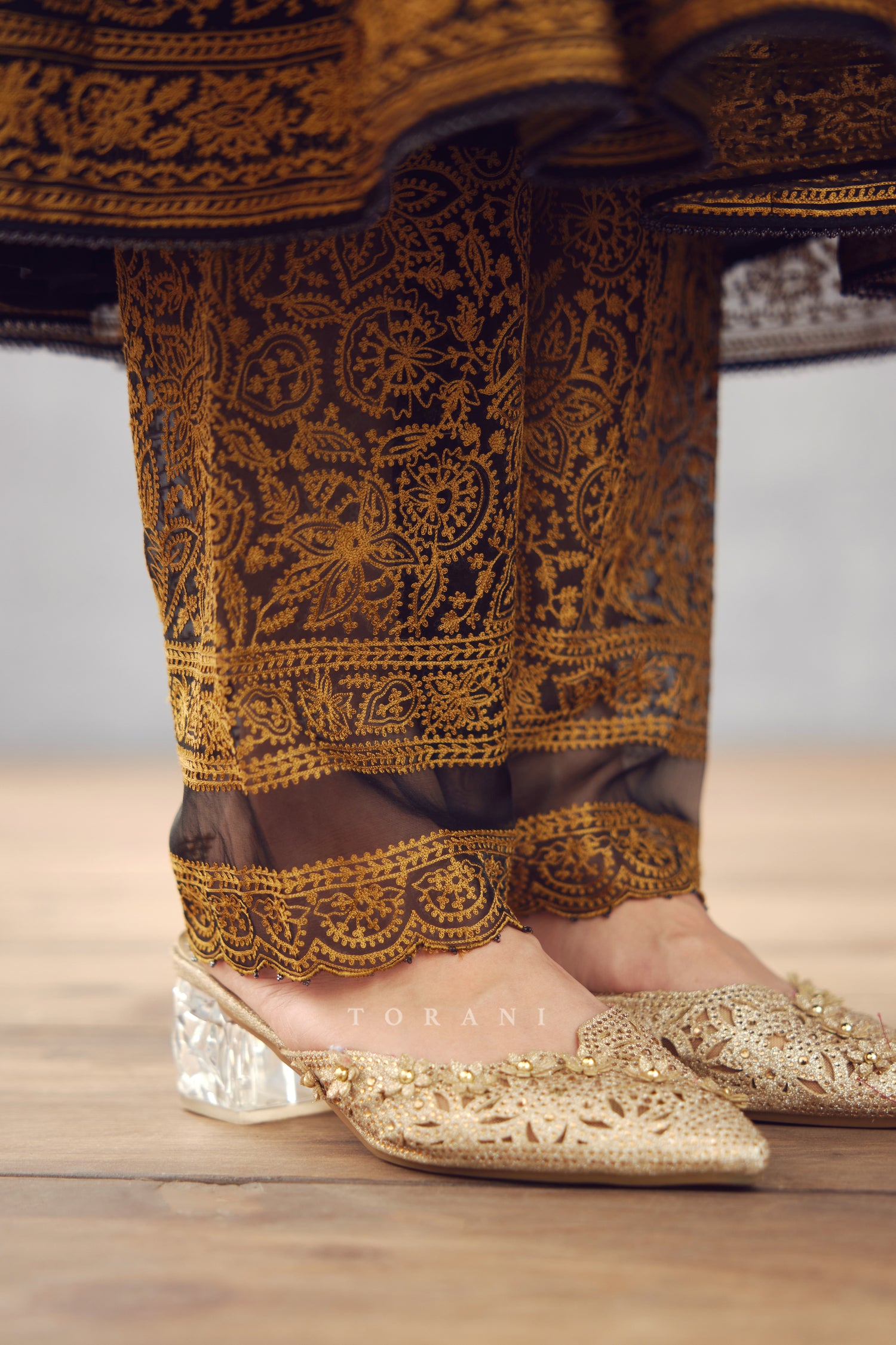 Gulghast Zaar Kalidaar Paavni Kurta Set