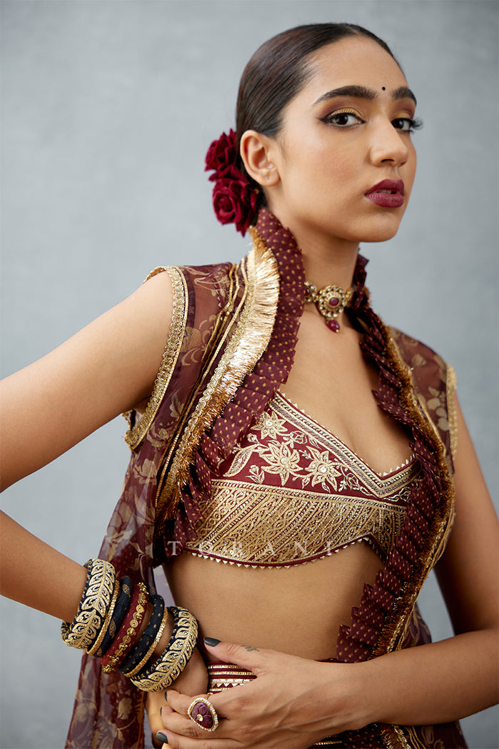 Gulnar Nazreen Cape Set