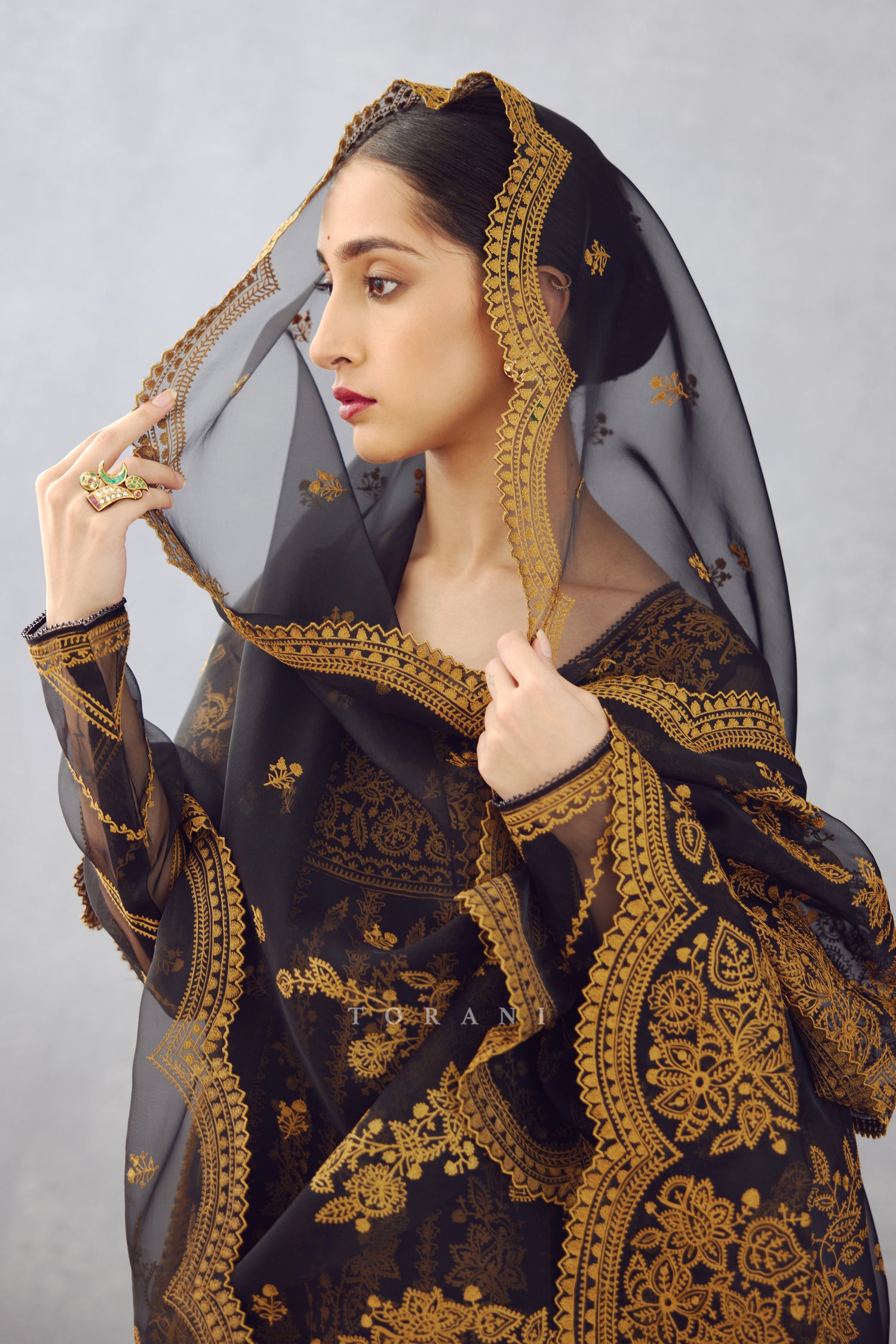 Gulghast Paavni Odhni