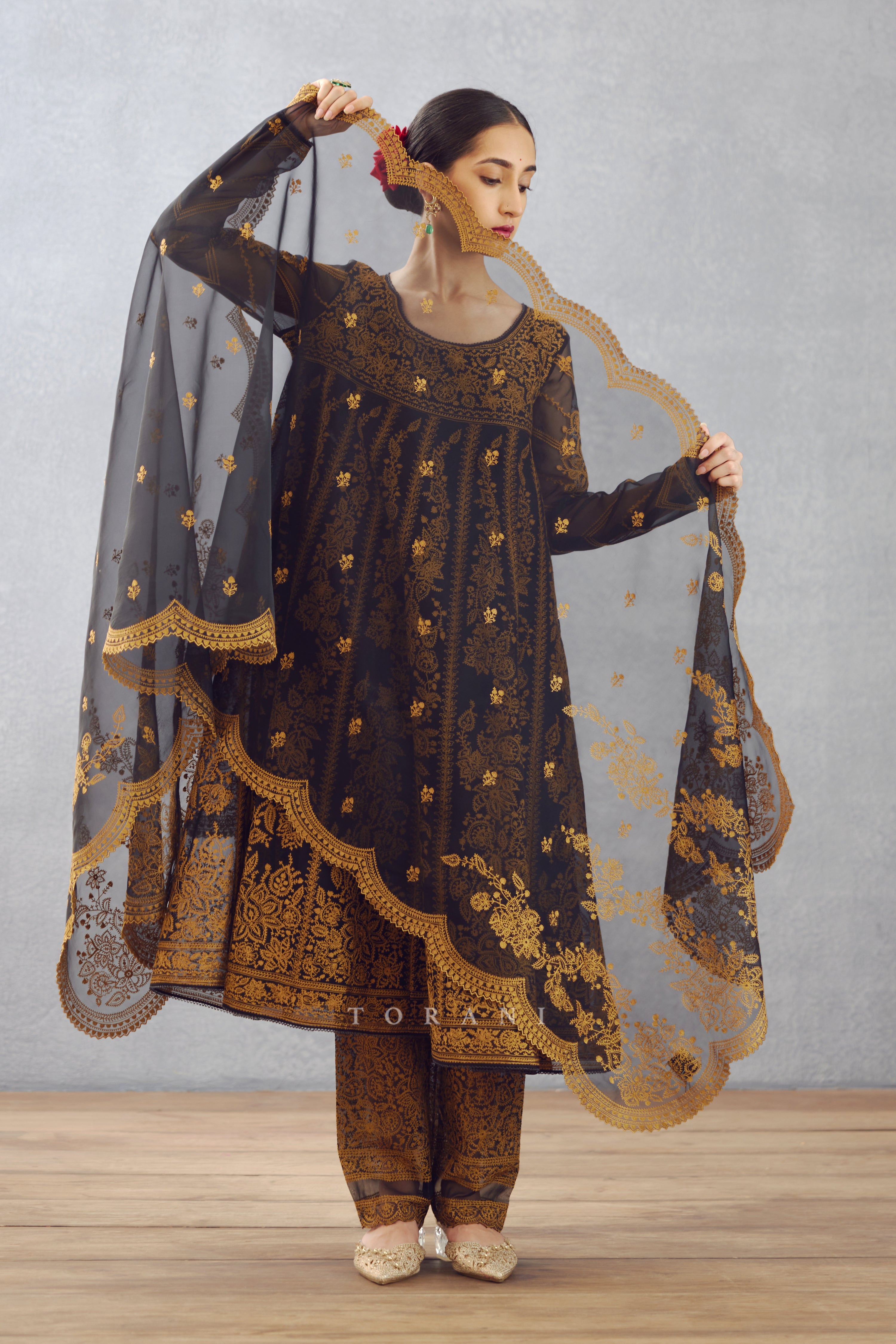 Gulghast Paavni Odhni