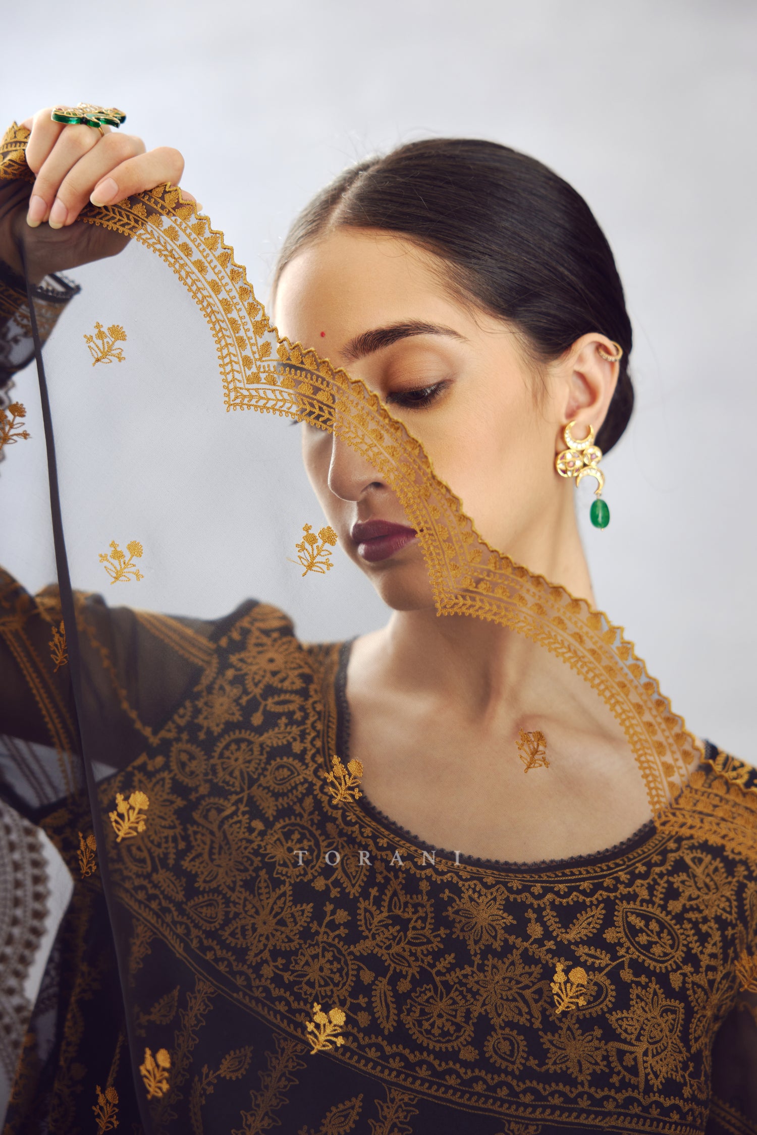 Gulghast Paavni Odhni