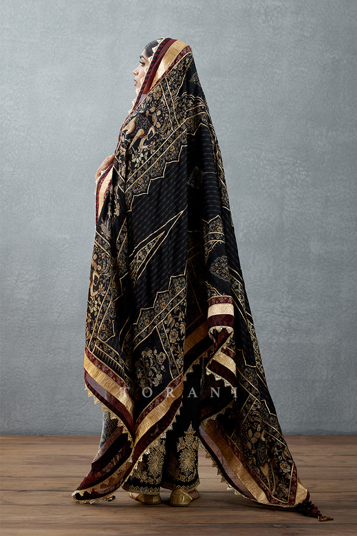 Gulghast Shiraz Odhni