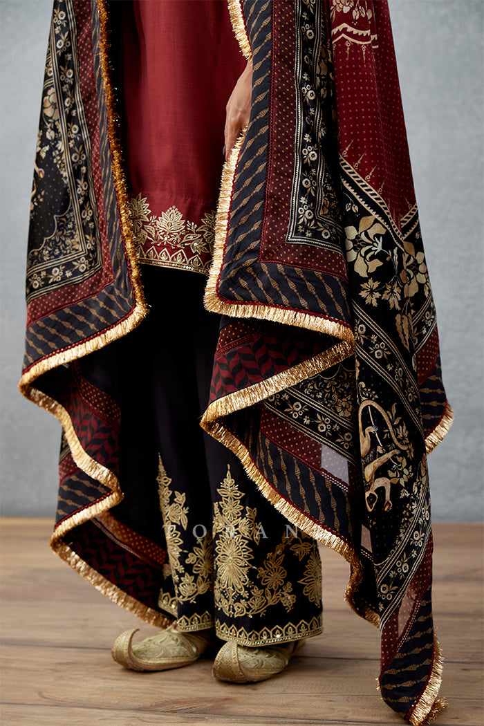 Gulghast Zeenat Odhni