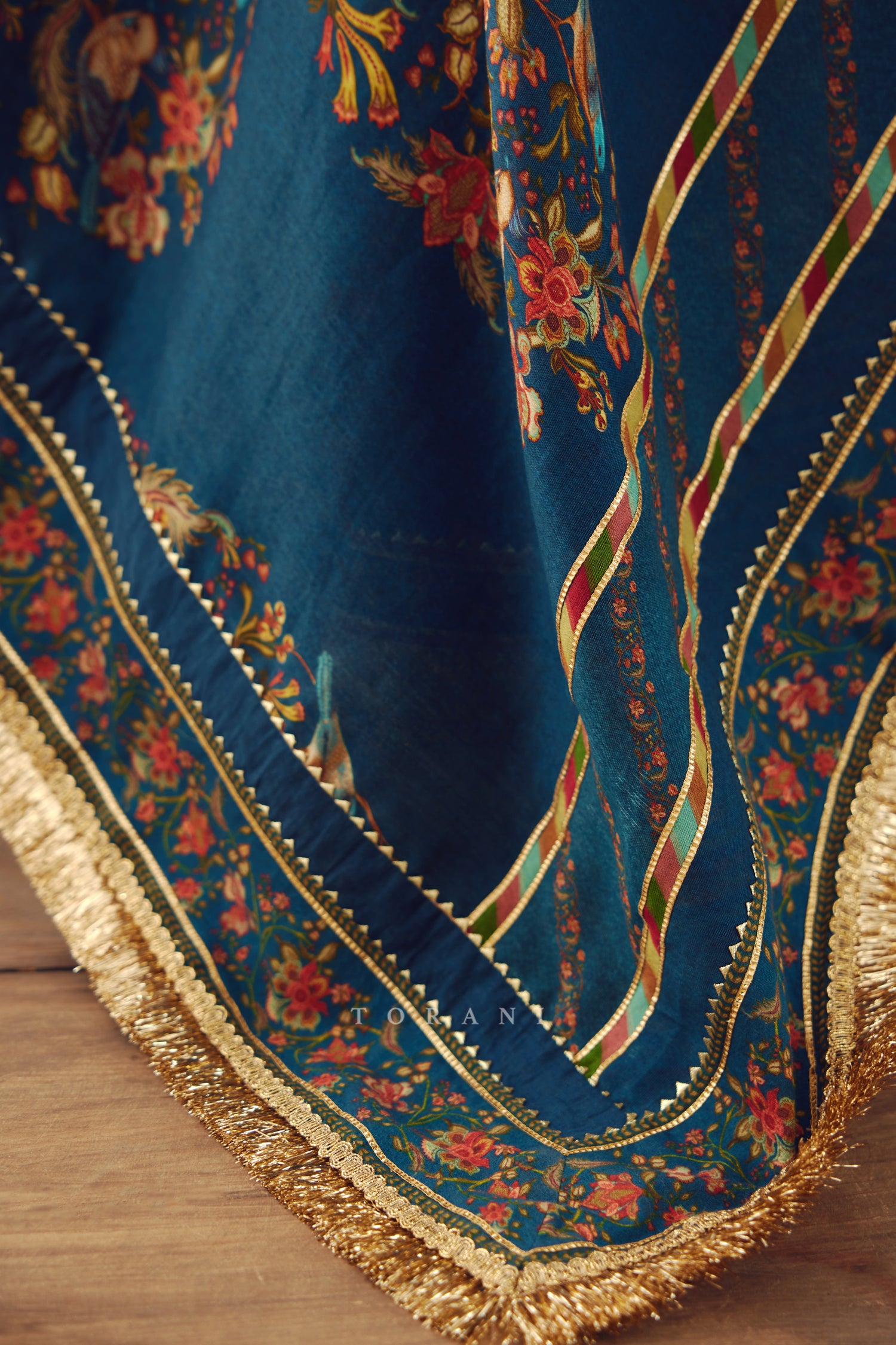 Neelam Waheeda Odhni